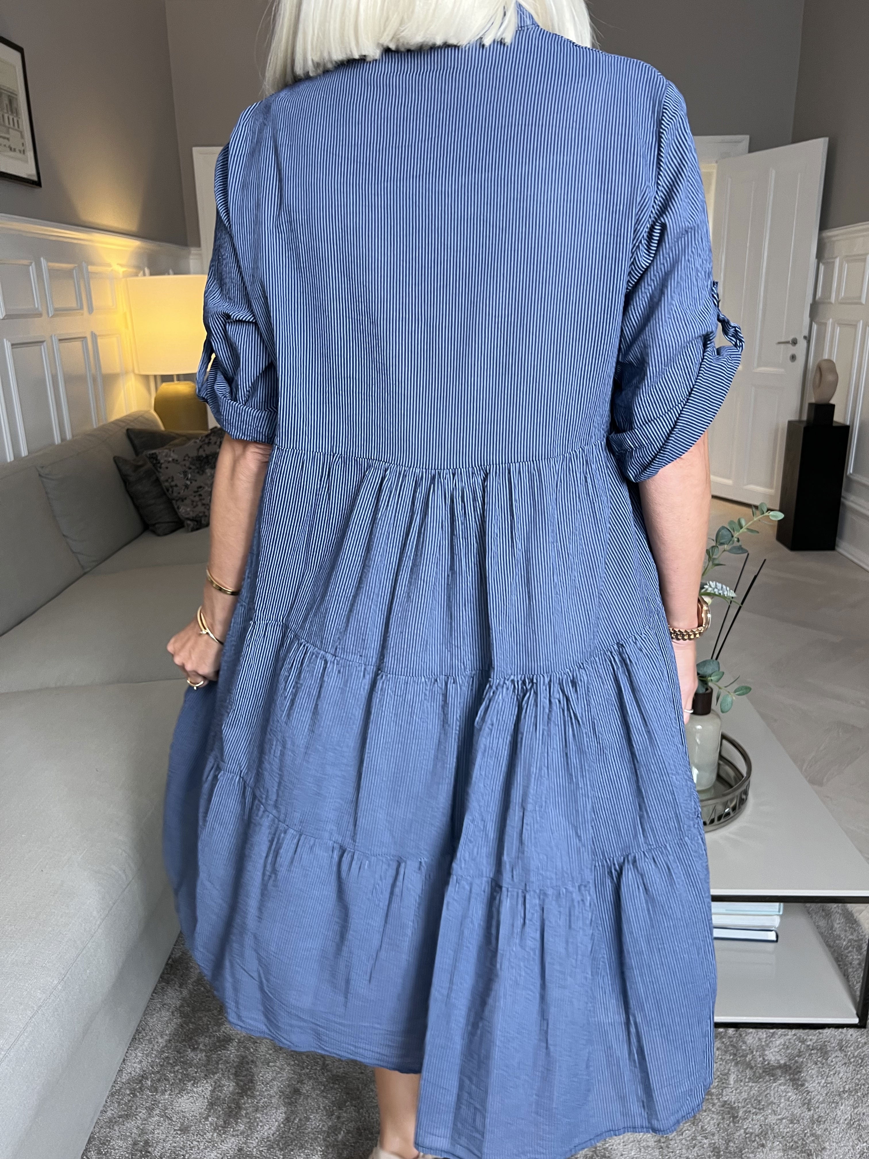 Cataleya - Sød stribet skjortekjole i bomuld